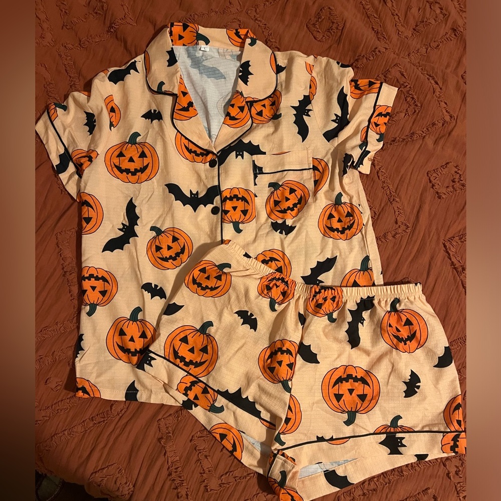 Halloween print pajama set size large NWOT